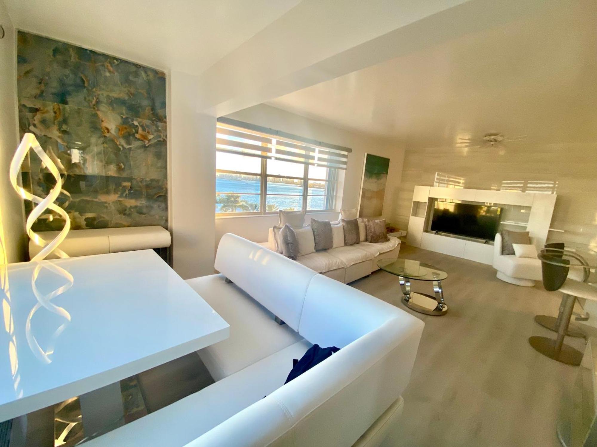 Panoramic Luxurious Waterfront One Bedroom Apartment With Miami Skyline View Free Parking 5Min Drive To Miami Beach Exterior photo