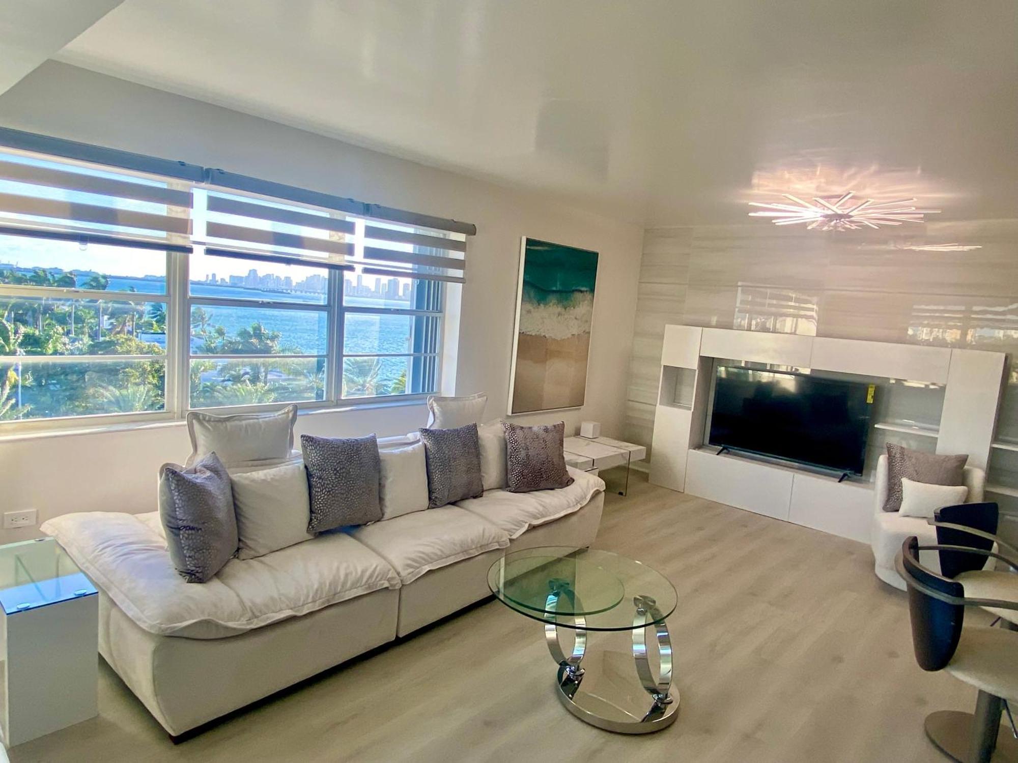 Panoramic Luxurious Waterfront One Bedroom Apartment With Miami Skyline View Free Parking 5Min Drive To Miami Beach Exterior photo